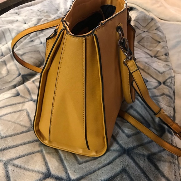 πLIMITED EDITION GUESS PURSEπ - Picture 5 of 6